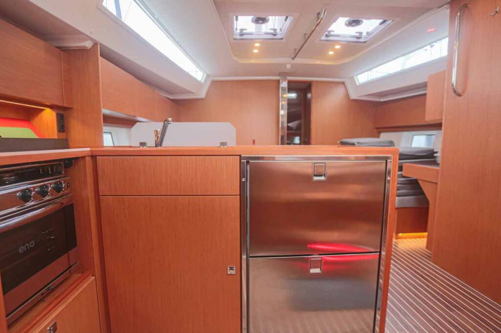Sailing yacht Bavaria C45 Black Velvet
