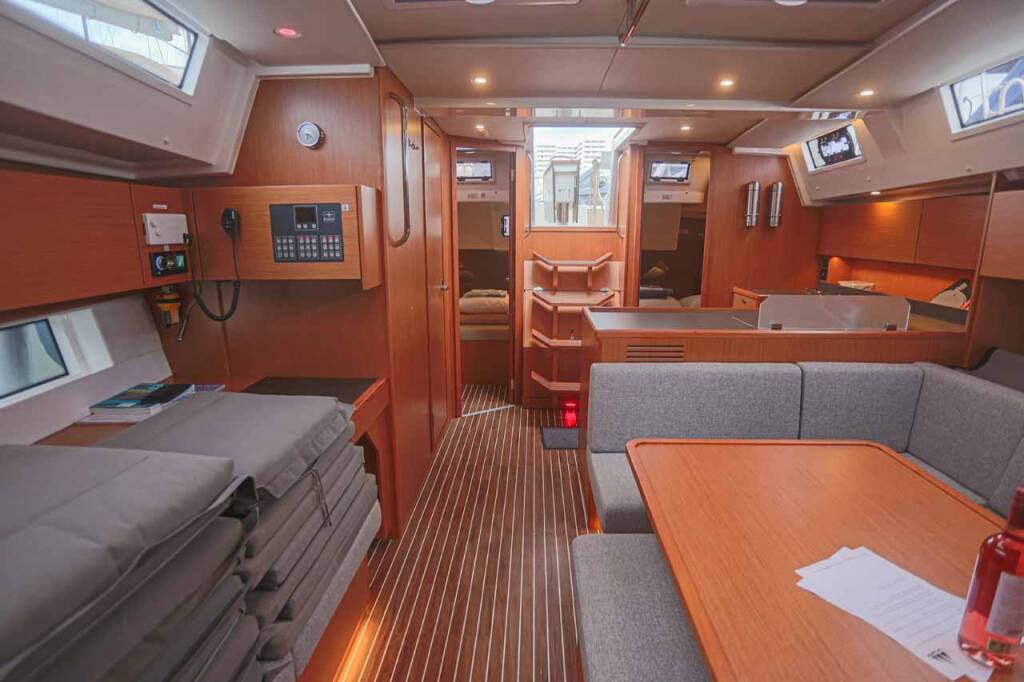 Sailing yacht Bavaria C45 Black Velvet