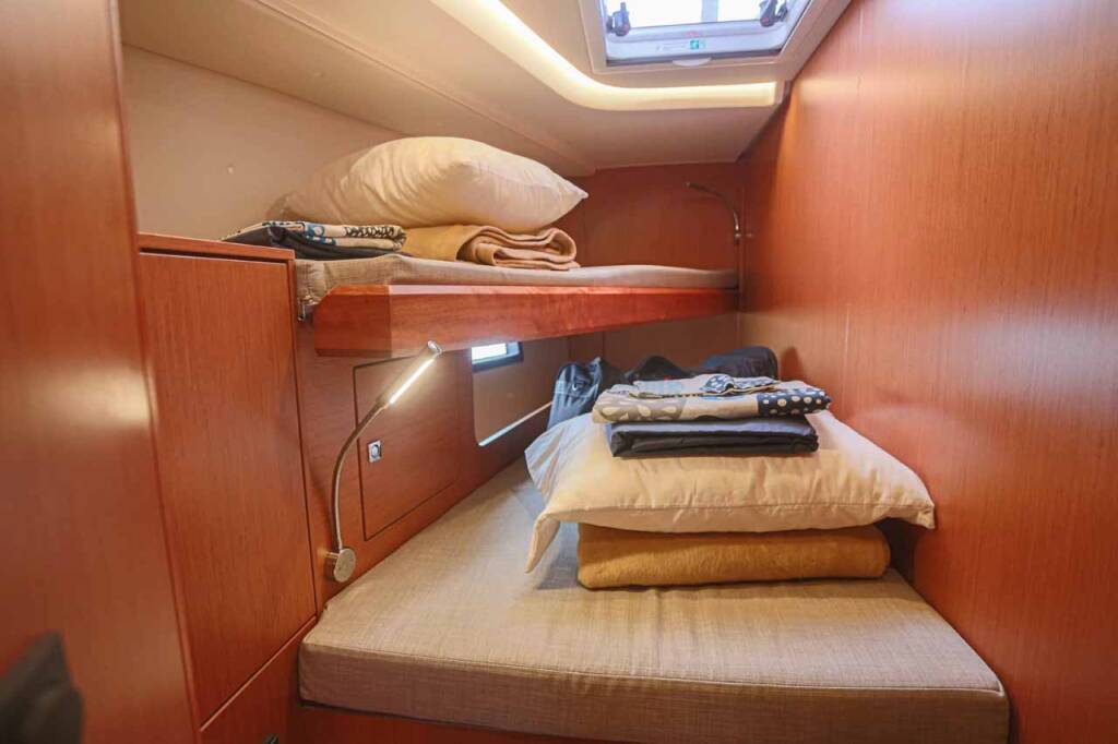 Sailing yacht Bavaria C45 Black Velvet