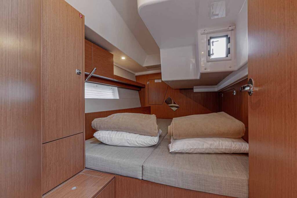 Sailing yacht Bavaria C45 Deep Blue