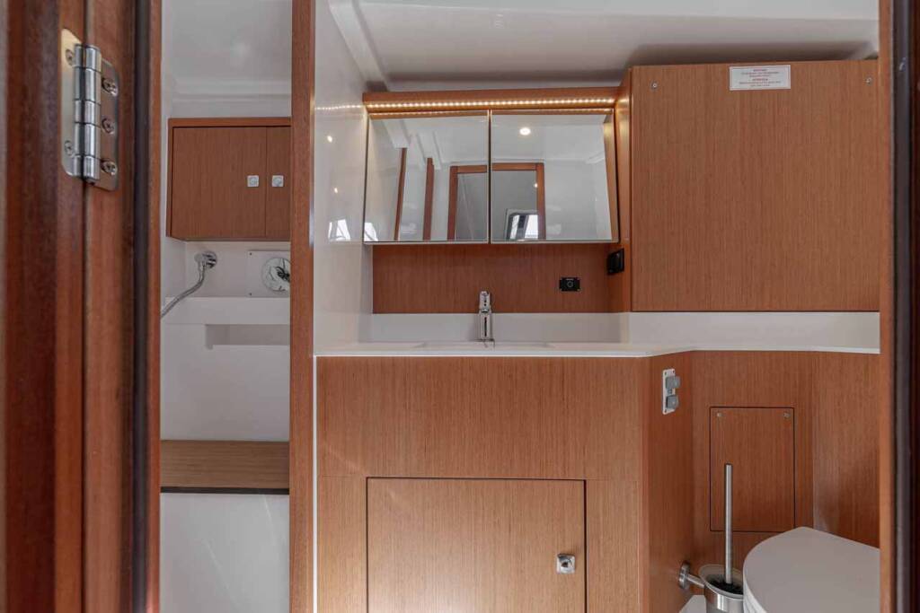 Sailing yacht Bavaria C45 Deep Blue