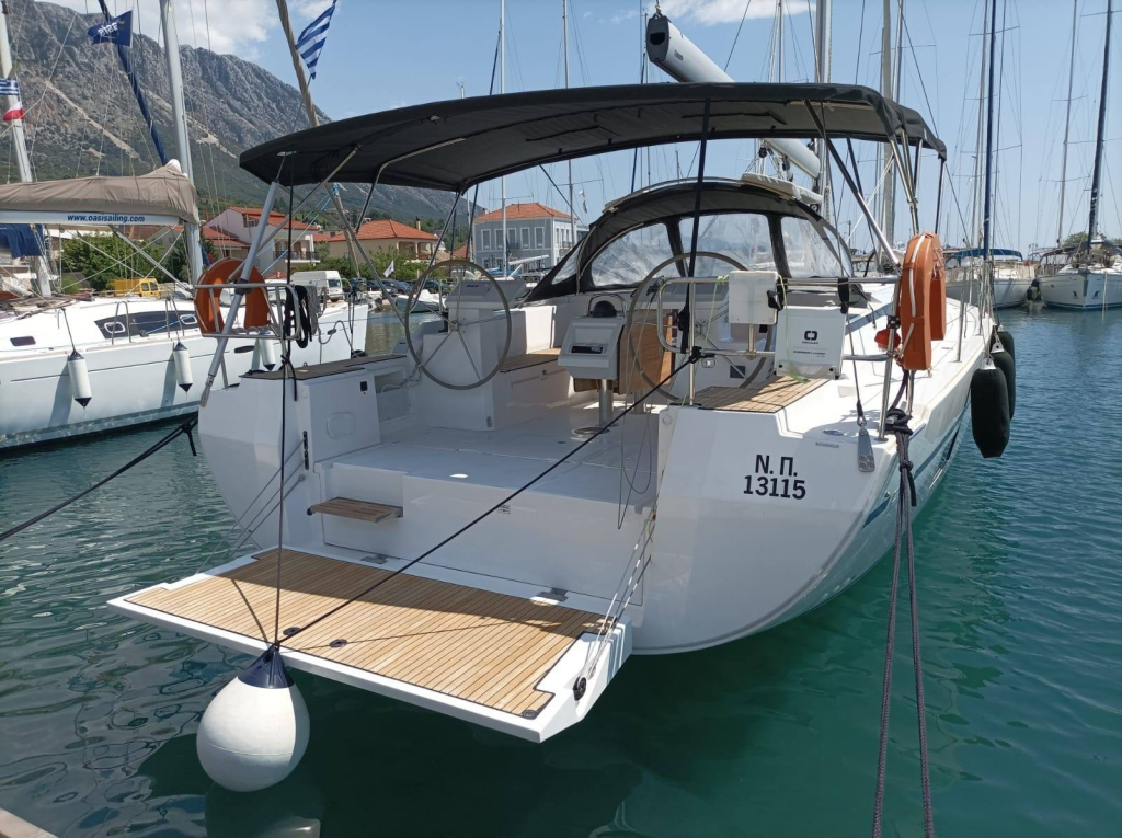 Sailing yacht Bavaria C45 Lego
