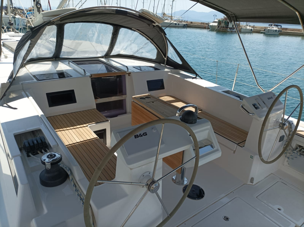 Sailing yacht Bavaria C45 Lego