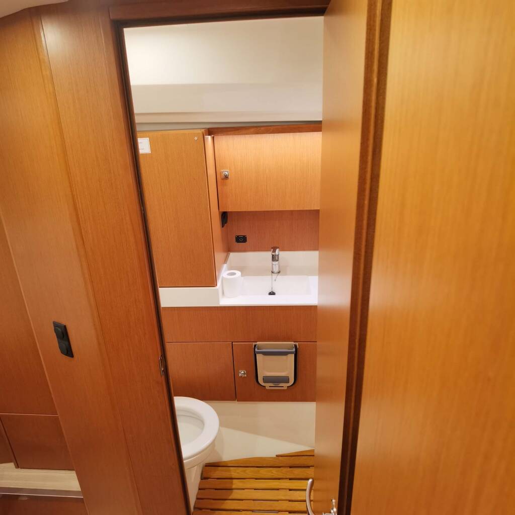 Sailing yacht Bavaria C45 PRESTIGE