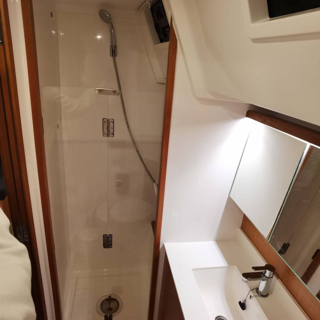 Sailing yacht Bavaria C45 PRESTIGE