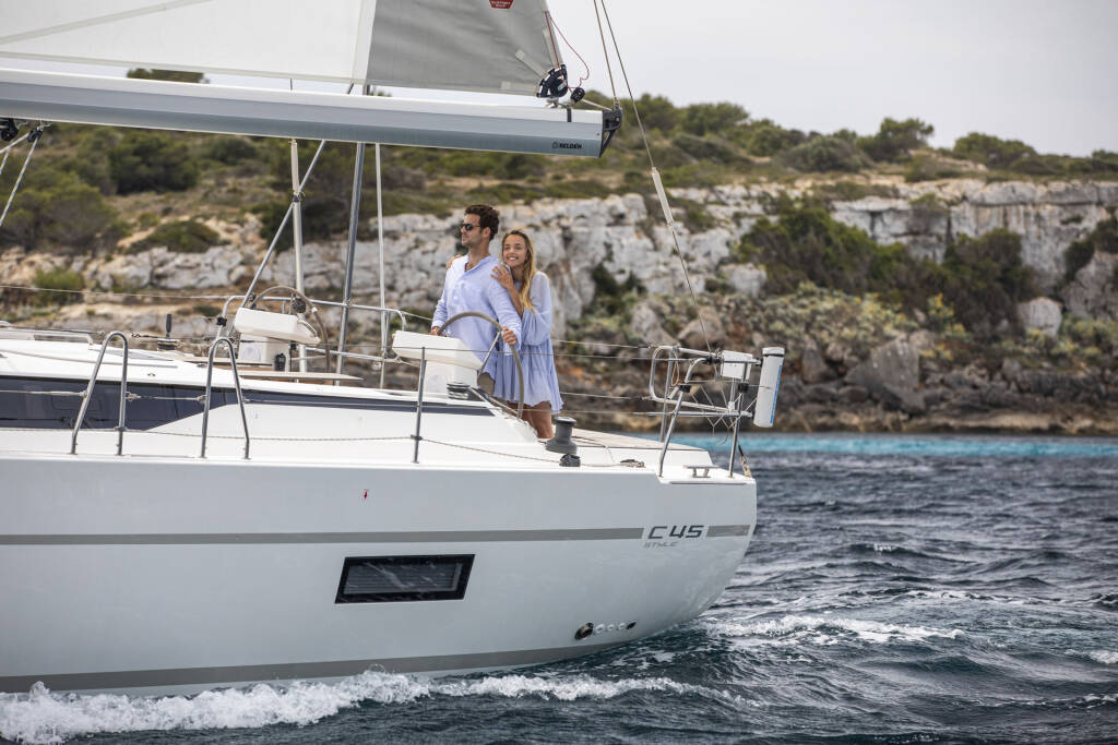 Sailing yacht Bavaria C45 Whisper