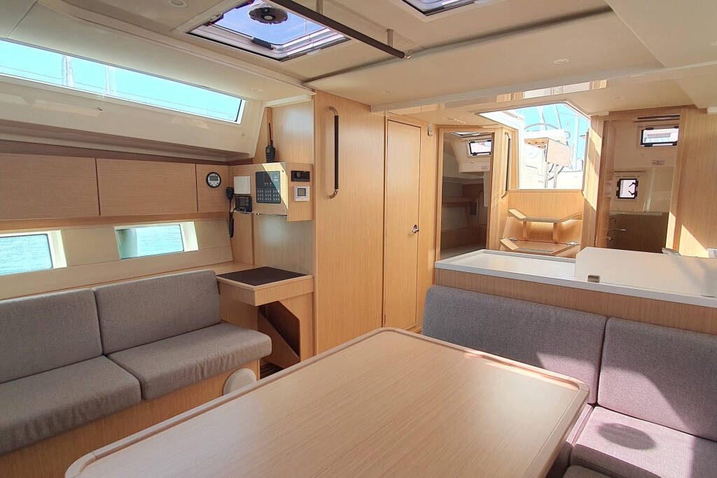 Sailing yacht Bavaria C45 Whisper