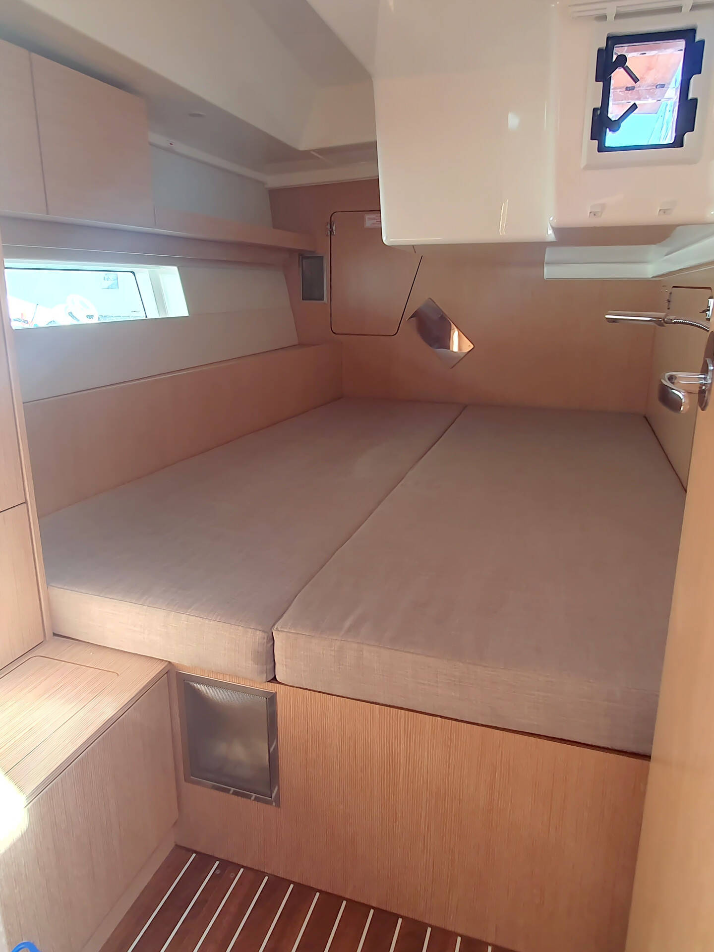 Sailing yacht Bavaria C45 Whisper
