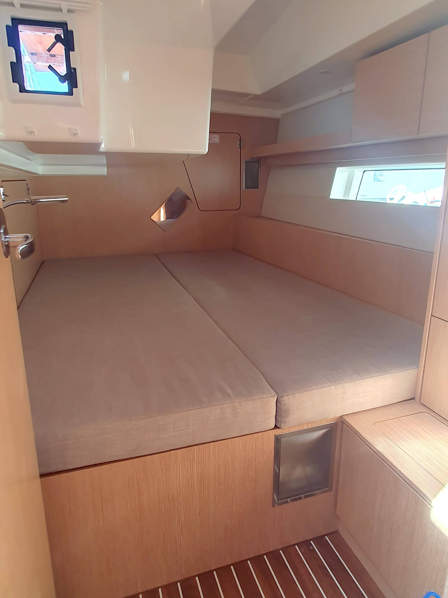 Sailing yacht Bavaria C45 Whisper