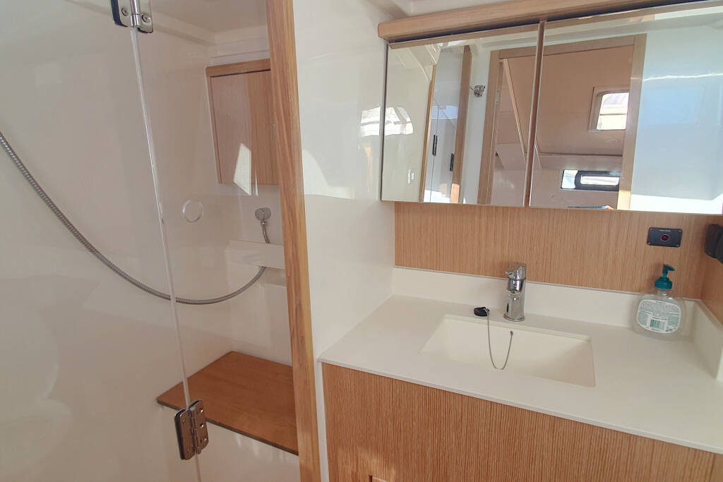 Sailing yacht Bavaria C45 Whisper