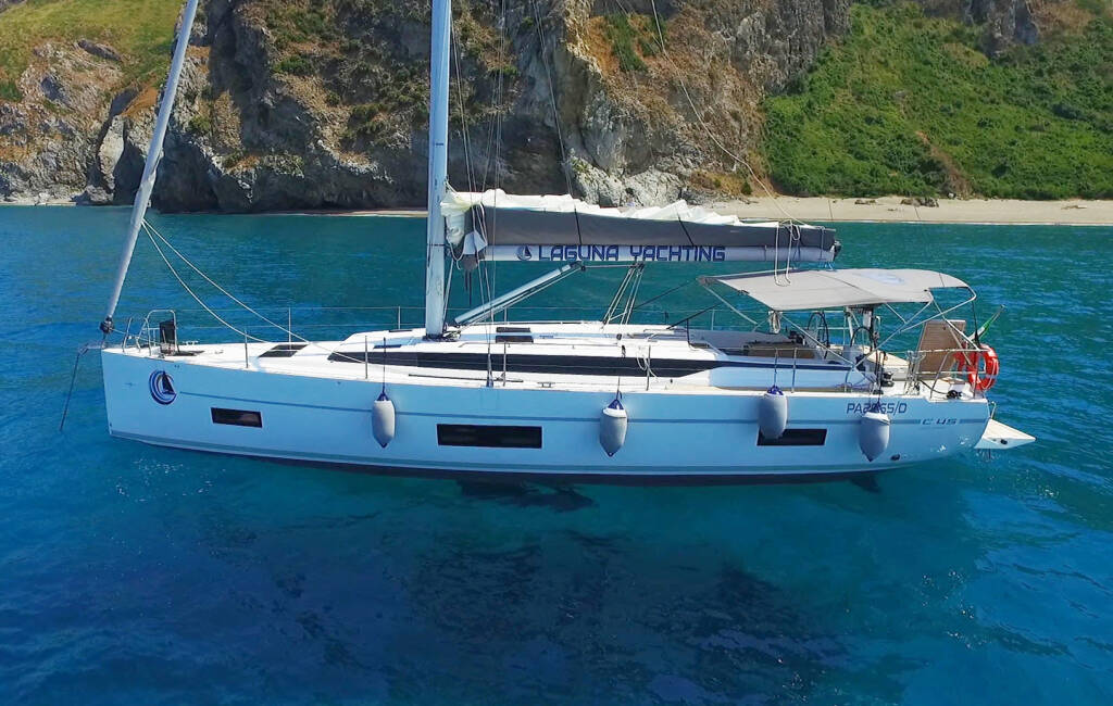 Sailing yacht Bavaria C45 Red Horizon