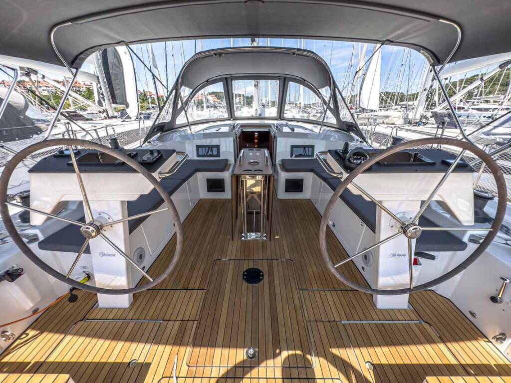 Sailing yacht Bavaria C46 Naos