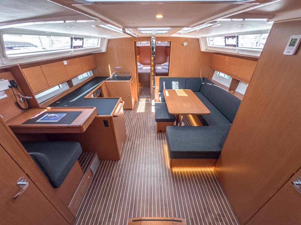 Sailing yacht Bavaria C46 Naos