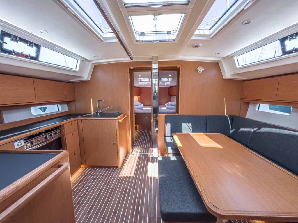 Sailing yacht Bavaria C46 Naos