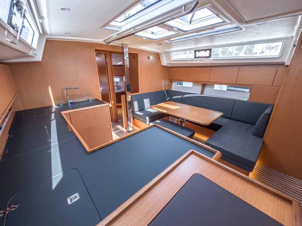 Sailing yacht Bavaria C46 Naos