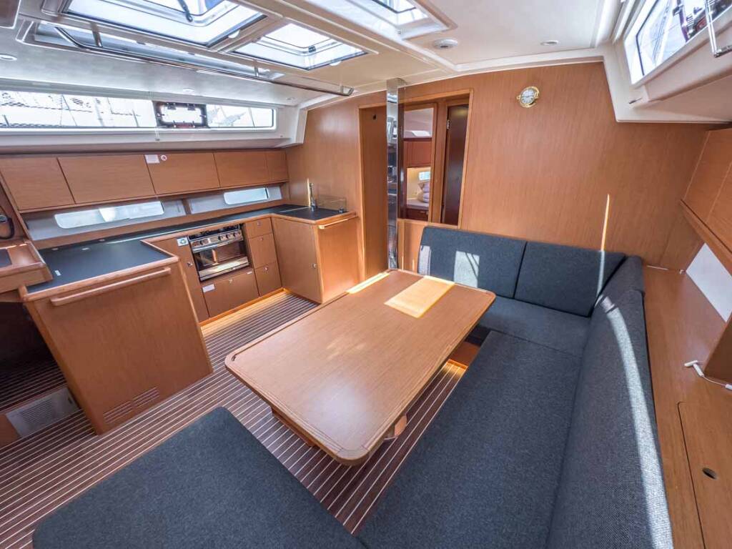 Sailing yacht Bavaria C46 Naos