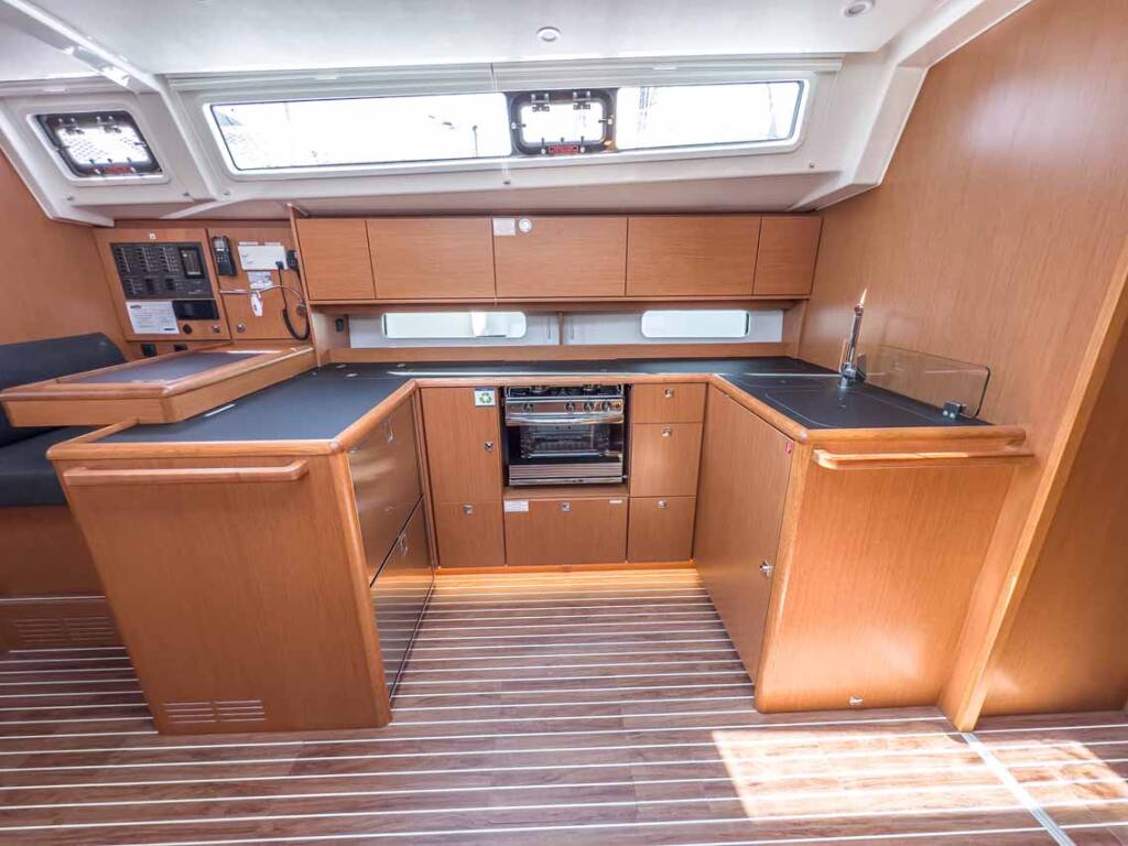 Sailing yacht Bavaria C46 Naos