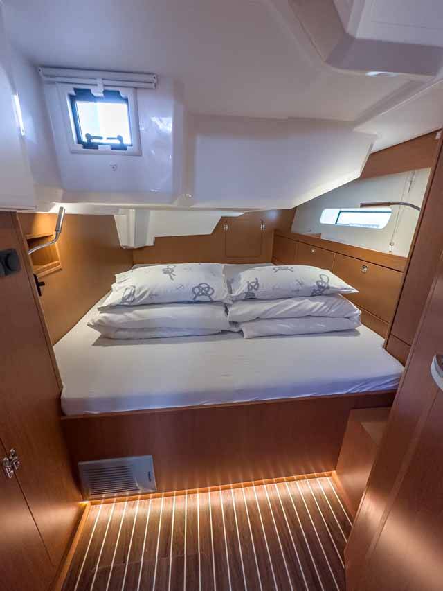 Sailing yacht Bavaria C46 Naos