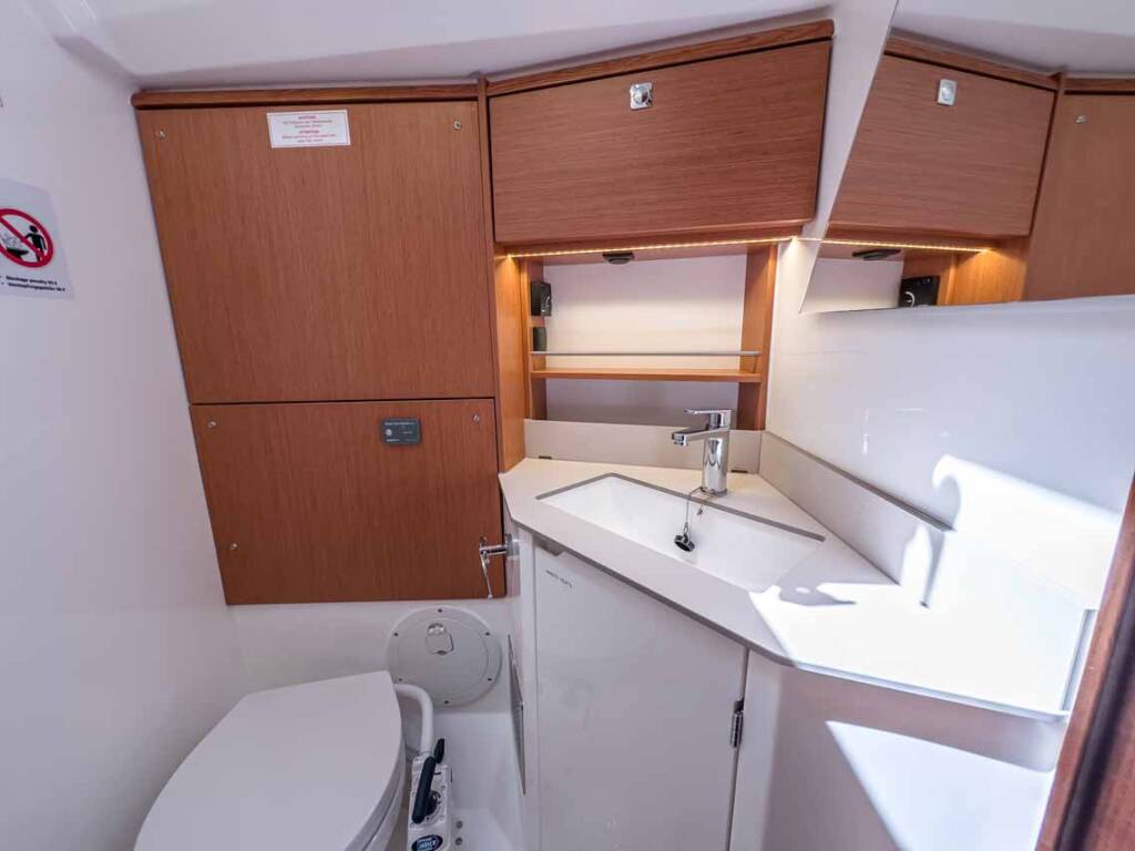 Sailing yacht Bavaria C46 Naos