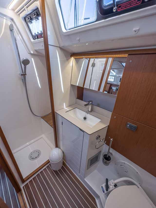 Sailing yacht Bavaria C46 Naos