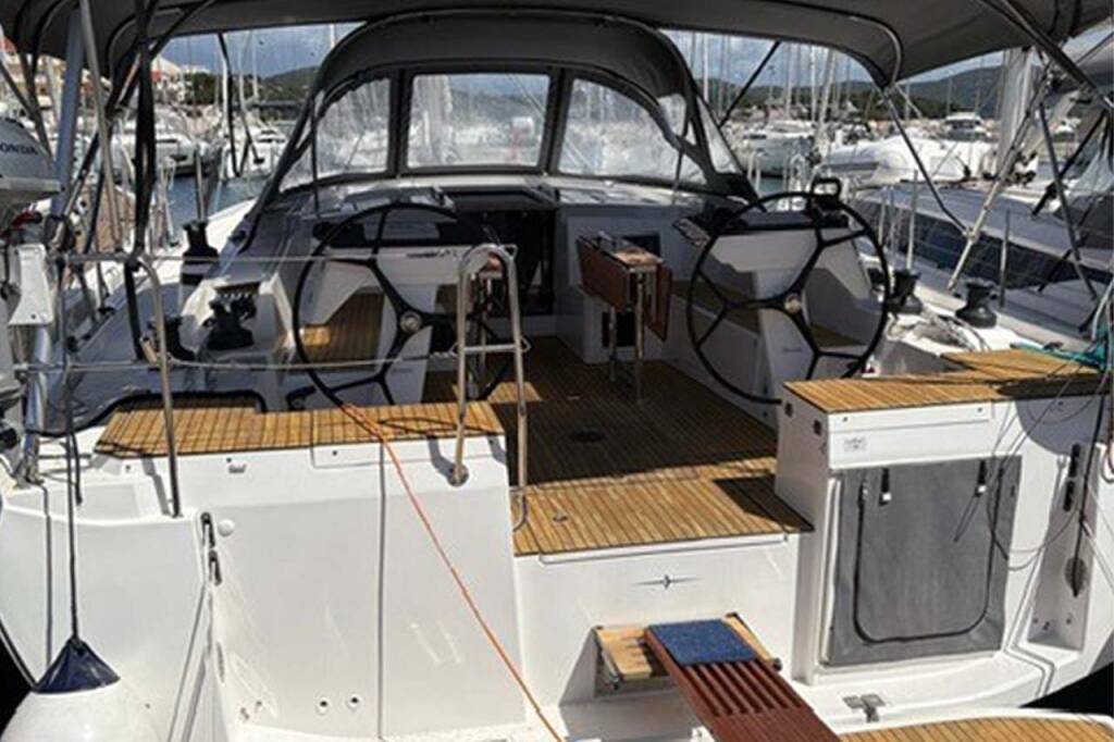 Sailing yacht Bavaria C46 Ara