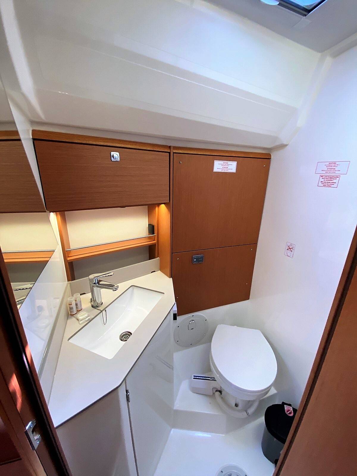 Sailing yacht Bavaria C46 Jason
