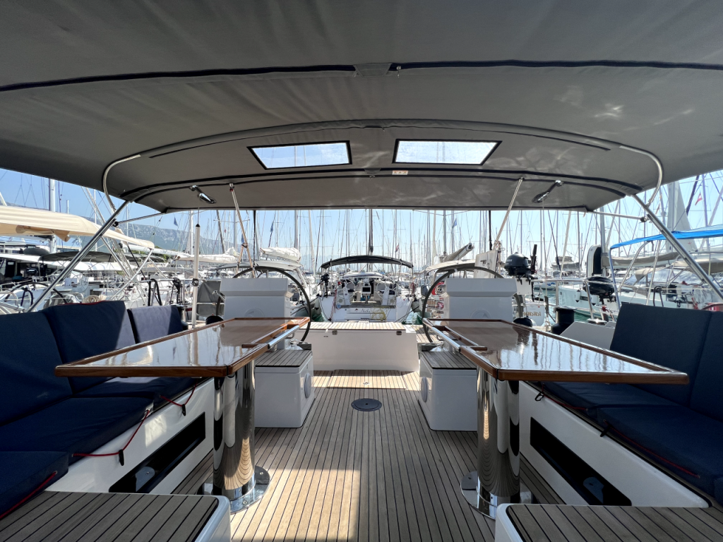 Sailing yacht Bavaria C50 Holiday Size Matters