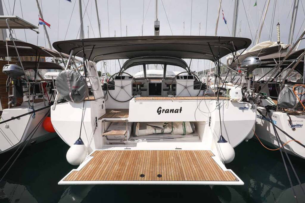 Sailing yacht Bavaria C50 Holiday Granat