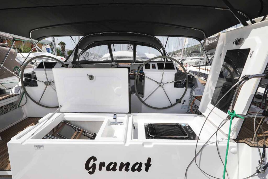 Sailing yacht Bavaria C50 Holiday Granat