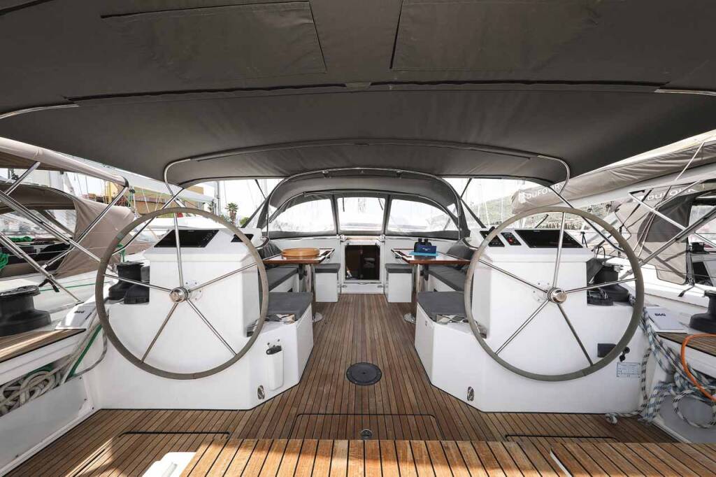Sailing yacht Bavaria C50 Holiday Granat