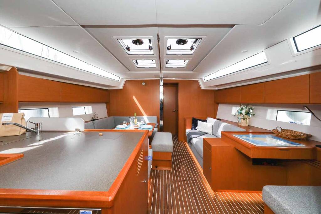 Sailing yacht Bavaria C50 Holiday Granat