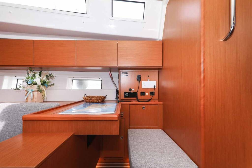 Sailing yacht Bavaria C50 Holiday Granat