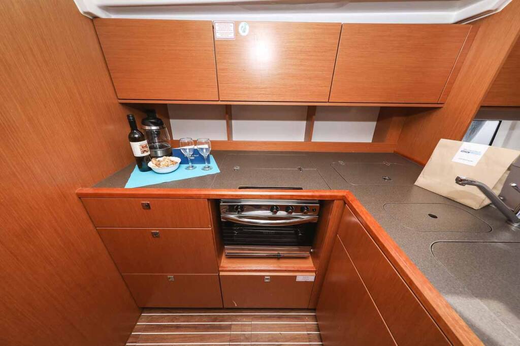 Sailing yacht Bavaria C50 Holiday Granat