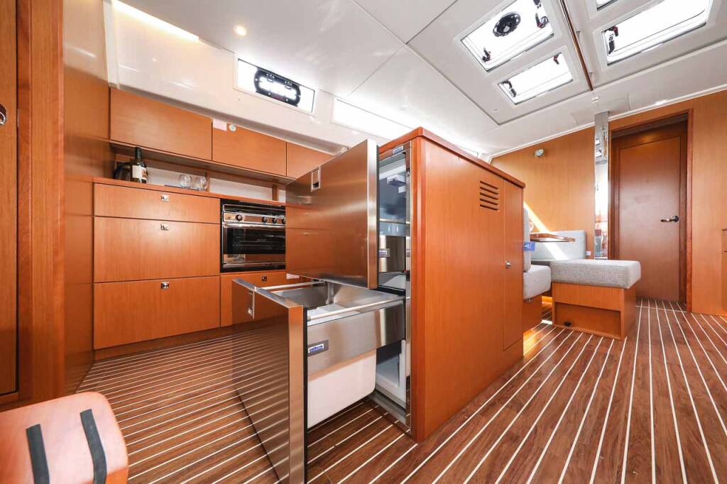 Sailing yacht Bavaria C50 Holiday Granat