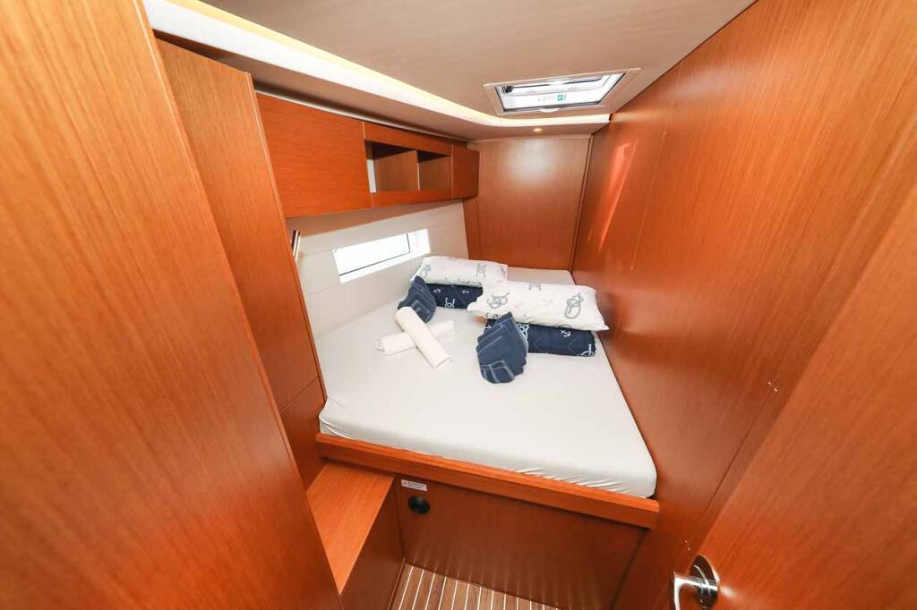 Sailing yacht Bavaria C50 Holiday Granat