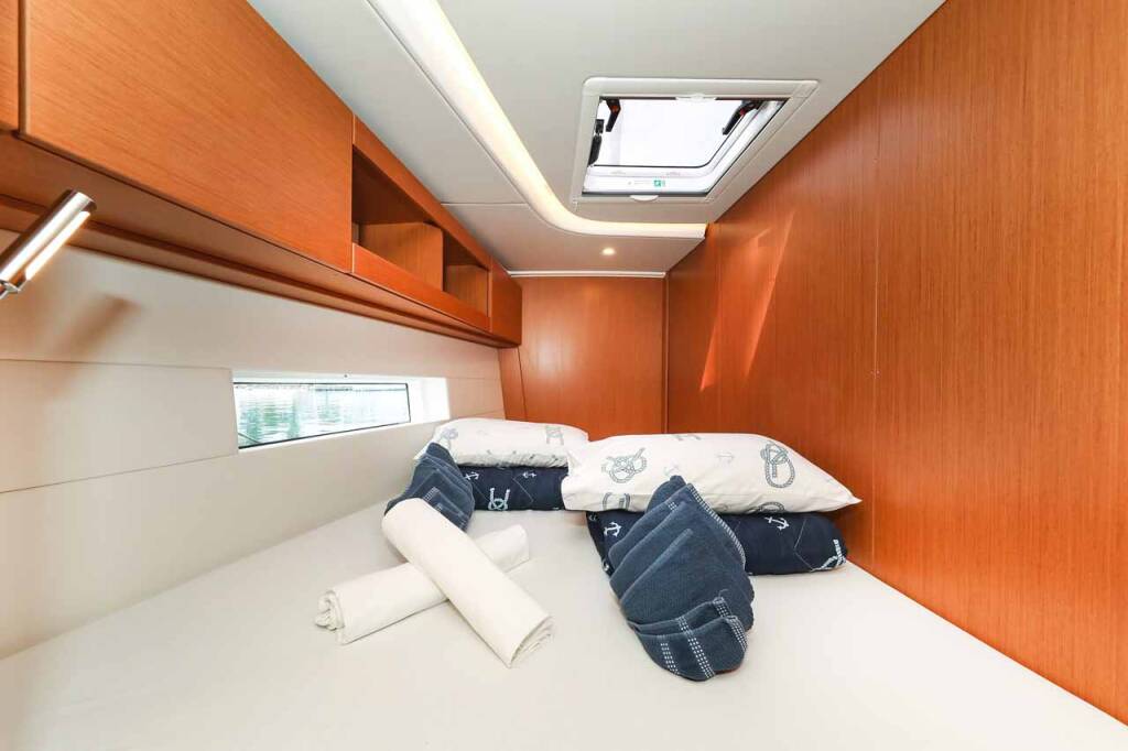 Sailing yacht Bavaria C50 Holiday Granat