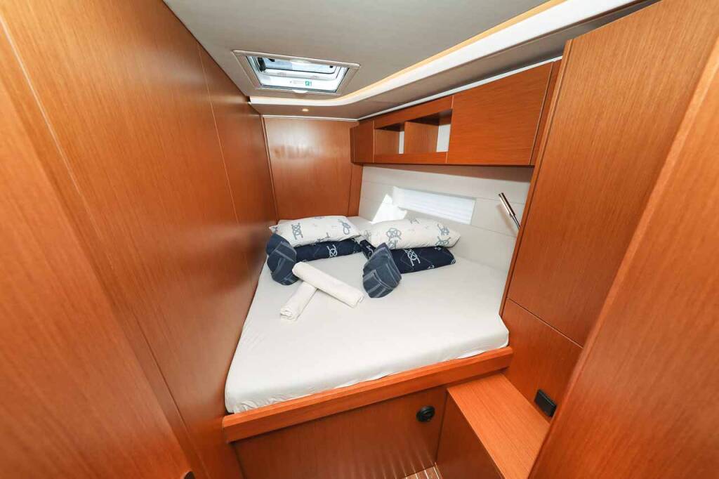 Sailing yacht Bavaria C50 Holiday Granat