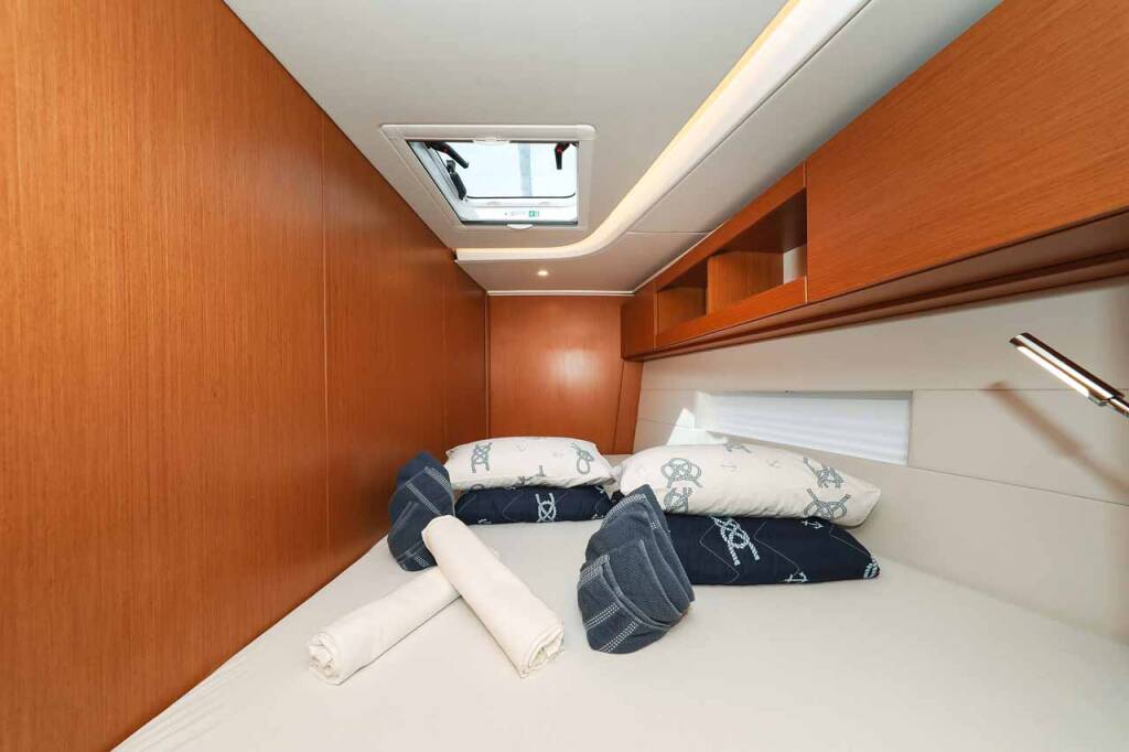 Sailing yacht Bavaria C50 Holiday Granat