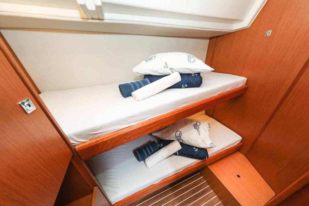 Sailing yacht Bavaria C50 Holiday Granat