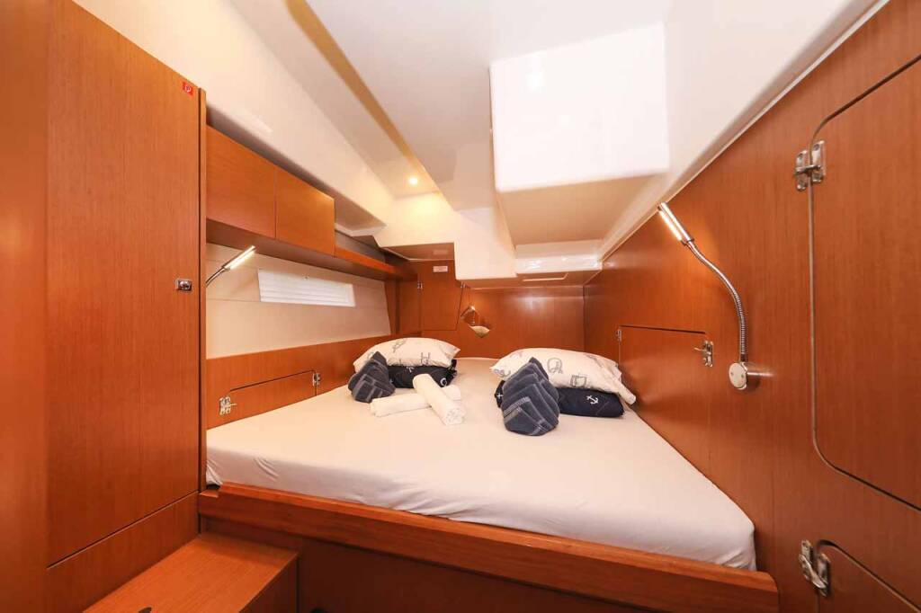 Sailing yacht Bavaria C50 Holiday Granat