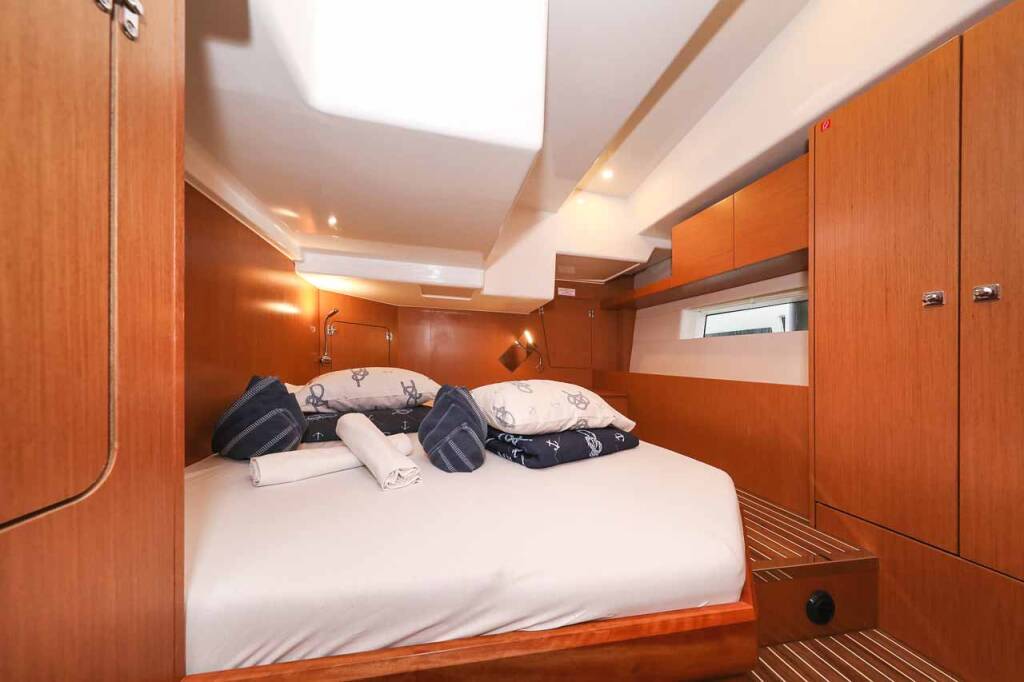 Sailing yacht Bavaria C50 Holiday Granat