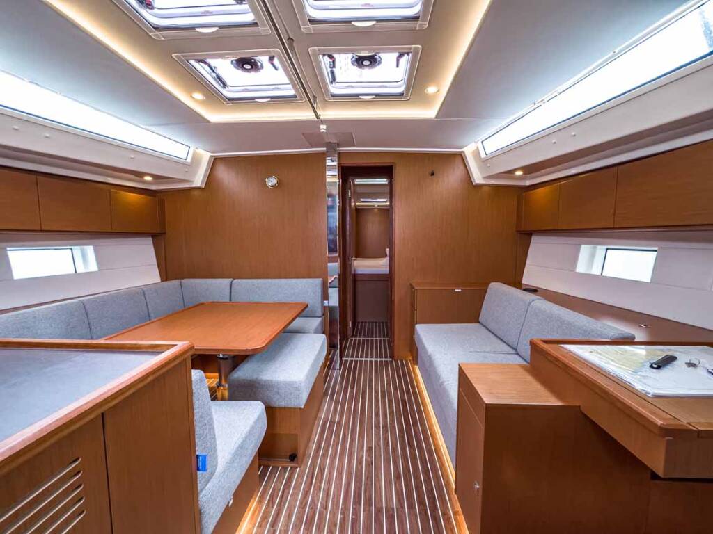 Sailing yacht Bavaria C50 Holiday Topas