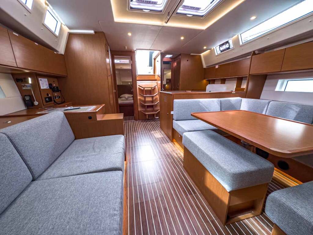Sailing yacht Bavaria C50 Holiday Topas