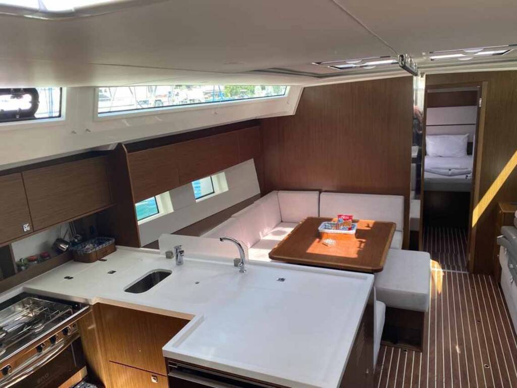 Sailing yacht Bavaria C50 Style Acrux