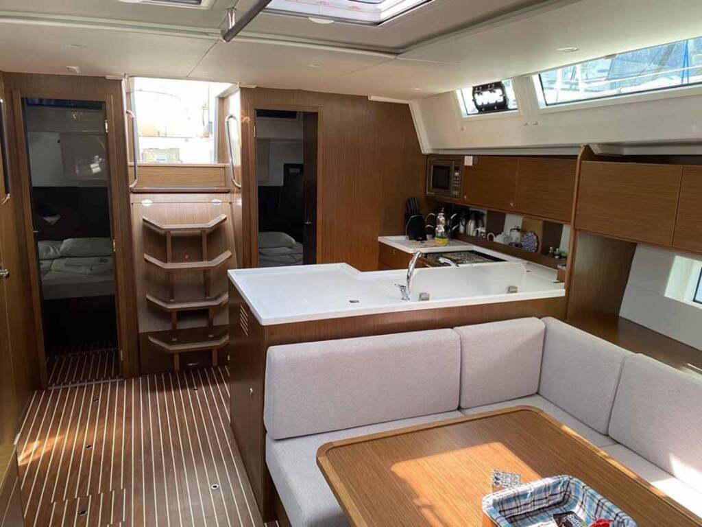 Sailing yacht Bavaria C50 Style Acrux