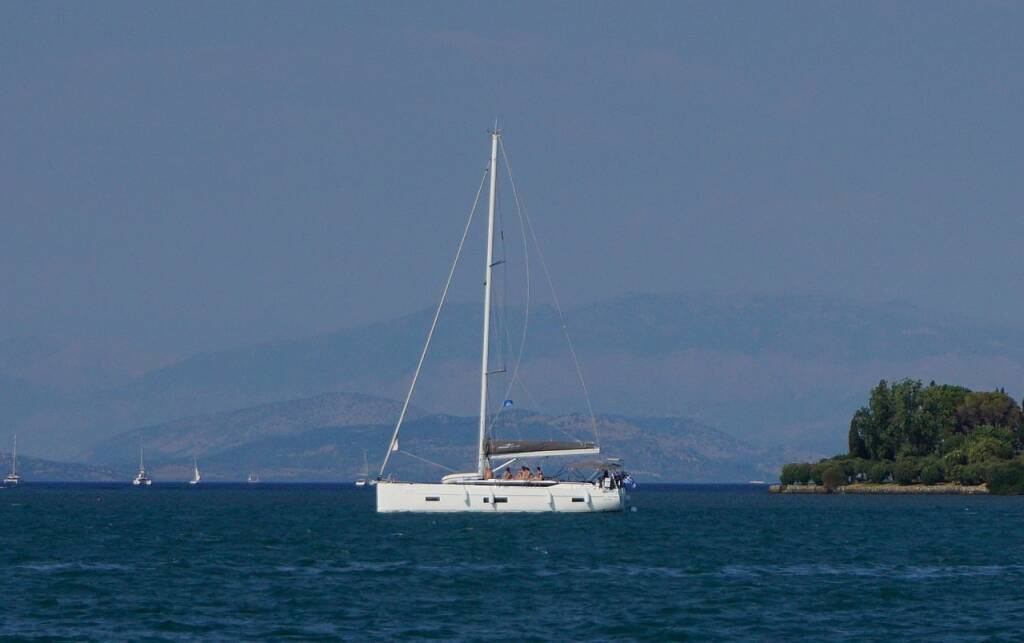 Sailing yacht Bavaria C50 Style Moya One
