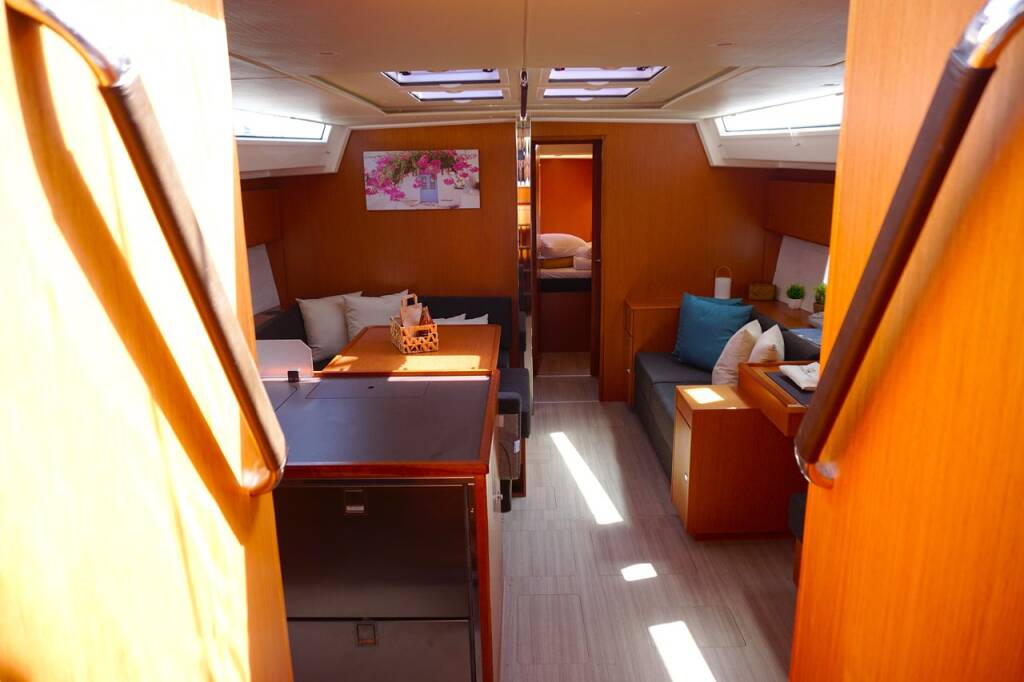 Sailing yacht Bavaria C50 Style Moya One