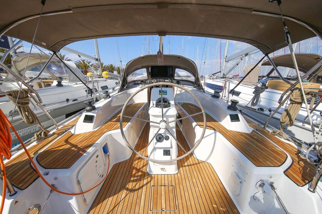 Sailing yacht Bavaria Cruiser 33 Nemo