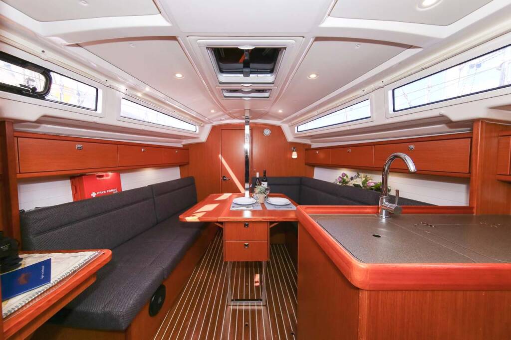 Sailing yacht Bavaria Cruiser 33 Nemo