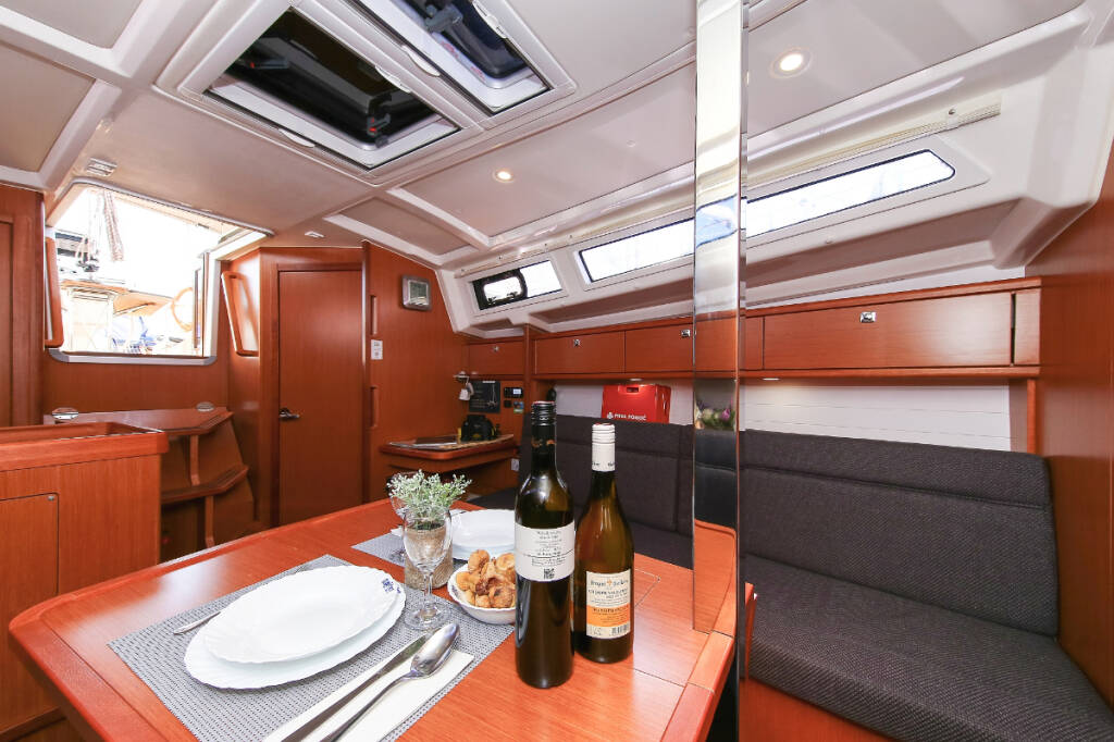 Sailing yacht Bavaria Cruiser 33 Nemo